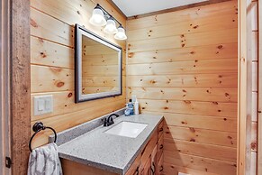 Houtzdale Home w/ Shuffleboard & Pickleball!