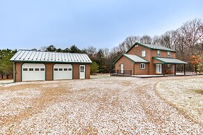 Houtzdale Home w/ Shuffleboard & Pickleball!