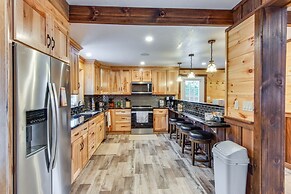 Houtzdale Home w/ Shuffleboard & Pickleball!