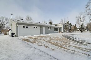 Hot Tub & Fenced Backyard: Moorhead Home!