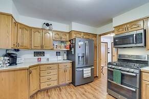 Hot Tub & Fenced Backyard: Moorhead Home!