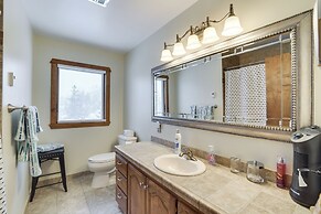 Hot Tub & Fenced Backyard: Moorhead Home!