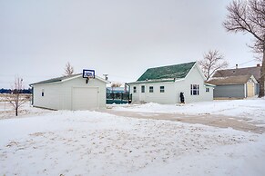 Deck + Fenced Yard: Quiet Mcclusky Retreat!