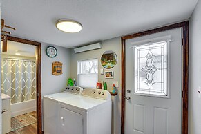 Deck + Fenced Yard: Quiet Mcclusky Retreat!