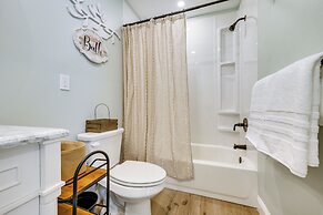 Byron Getaway w/ Fire Pit - Near MGA & Mercer!