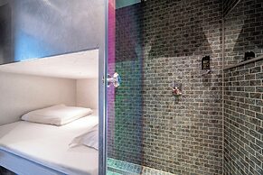 Diamond Capsule Hotel Amsterdam South