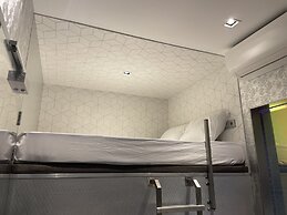 Diamond Capsule Hotel Amsterdam South