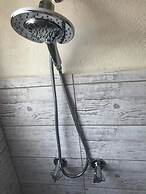 Charming 2-bed Villa in The Garden