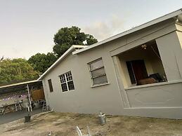 Charming 2-bed Villa in The Garden