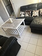 Charming 2-bed Villa in The Garden