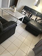 Charming 2-bed Villa in The Garden