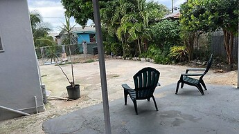 Charming 2-bed Villa in The Garden