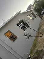 Charming 2-bed Villa in The Garden