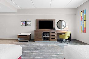 Hampton Inn & Suites Chicago Medical District UIC