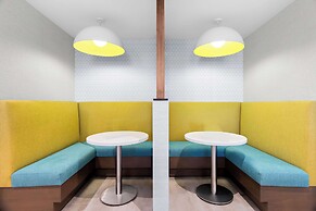 Hampton Inn & Suites Chicago Medical District UIC