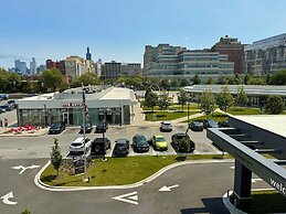 Hampton Inn & Suites Chicago Medical District UIC