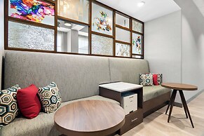 Hampton Inn & Suites Chicago Medical District UIC