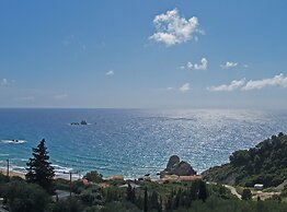 Studio Apartments With Large Swimming Pool and Sea View at Pelekas Bea