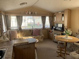 Lovely 2 Bed Chalet in Clacton-on-sea