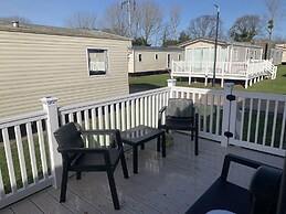 Lovely 2 Bed Chalet in Clacton-on-sea