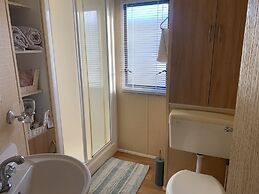Lovely 2 Bed Chalet in Clacton-on-sea