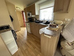 Lovely 2 Bed Chalet in Clacton-on-sea