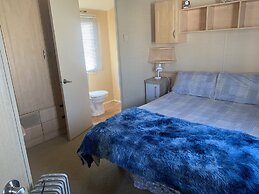 Lovely 2 Bed Chalet in Clacton-on-sea