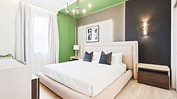 Luxurious 10-bed Lakefront Retreat Near Disney