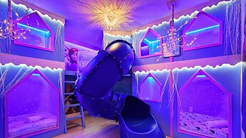 Luxurious 10-bed Lakefront Retreat Near Disney