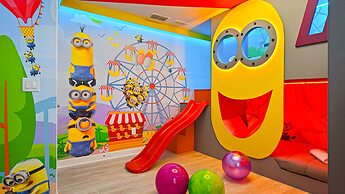 Luxurious 10-bed Lakefront Retreat Near Disney