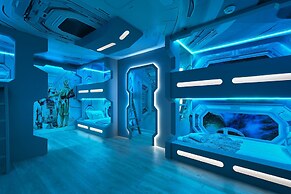 Luxurious 10-bed Lakefront Retreat Near Disney