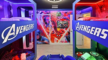 Luxurious 10-bed Lakefront Retreat Near Disney