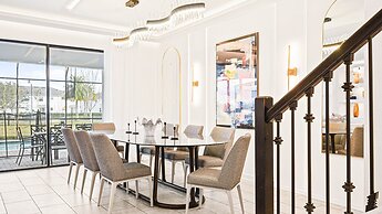 Luxurious 10-bed Lakefront Retreat Near Disney