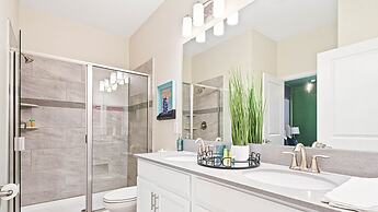 Luxurious 10-bed Lakefront Retreat Near Disney