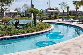 Luxurious 10-bed Lakefront Retreat Near Disney