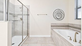 Luxurious 10-bed Lakefront Retreat Near Disney