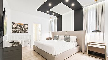 Luxurious 10-bed Lakefront Retreat Near Disney