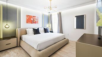 Luxurious 10-bed Lakefront Retreat Near Disney