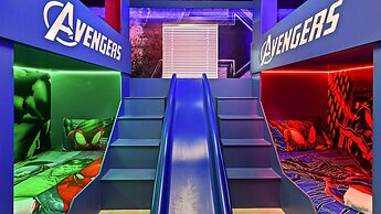 Luxurious 10-bed Lakefront Retreat Near Disney