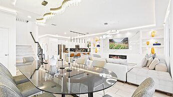 Luxurious 10-bed Lakefront Retreat Near Disney