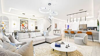 Luxurious 10-bed Lakefront Retreat Near Disney