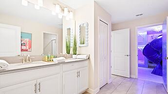 Luxurious 10-bed Lakefront Retreat Near Disney