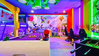 Luxurious 10-bed Lakefront Retreat Near Disney