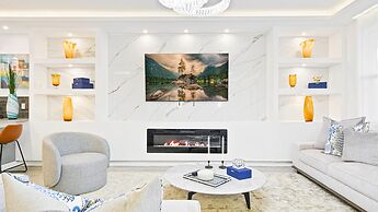 Luxurious 10-bed Lakefront Retreat Near Disney