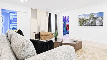 Luxurious 10-bed Lakefront Retreat Near Disney