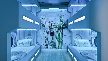 Luxurious 10-bed Lakefront Retreat Near Disney