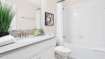 Luxurious 10-bed Lakefront Retreat Near Disney