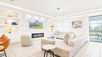 Luxurious 10-bed Lakefront Retreat Near Disney