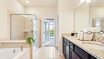 Discounted Ultimate Disney Getaway w Private Pool!