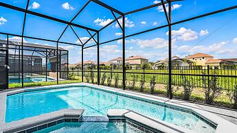 Discounted Ultimate Disney Getaway w Private Pool!